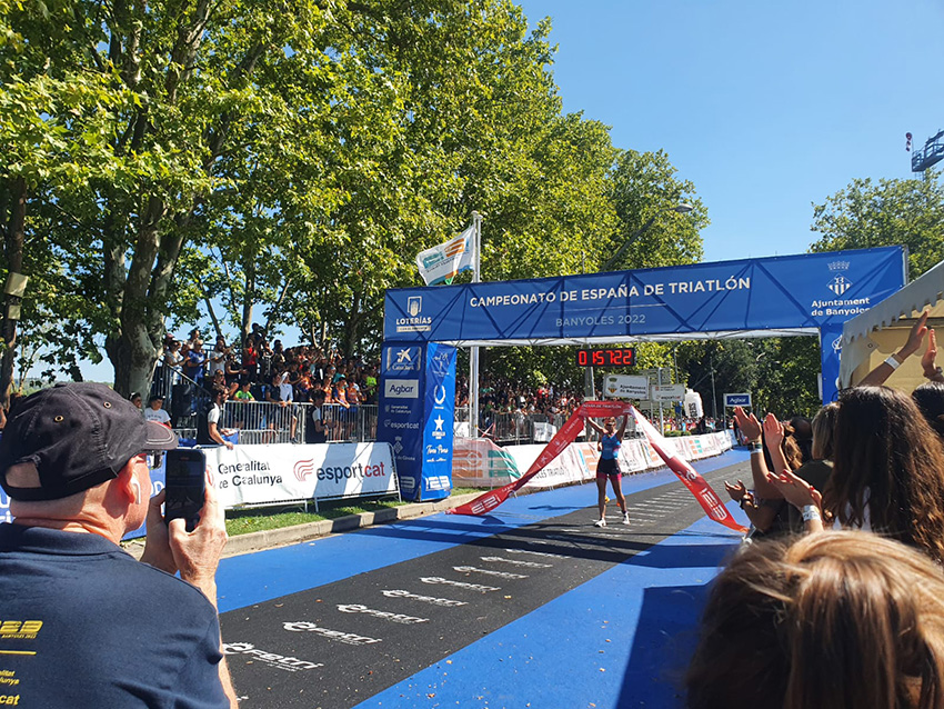 Sara Guerrero proclámase campioa de España de Triatlón Distancia Olímpica en Banyoles